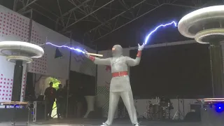 Тесла шоу Tesla FX Geek Picnic