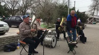 ЕВПАТОРИЯ: уличные музыканты...