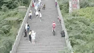 Motorbike daredevil sets world records on Tianmen Mountain