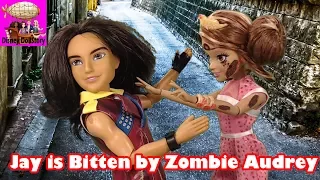 Jay is Bitten by Zombie Audrey - Part 3 - Zombie Outbreak Descendants Project MC2 Disney