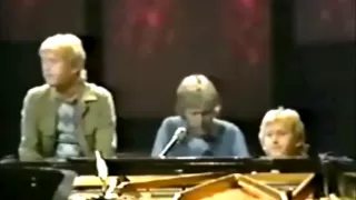 Harry Nilsson-"Walk Right Back/Cathy's Clown/Let the Good Times Roll" (1971) (3/7)