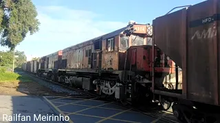 Trem LOCOTROL com 131 vagões carregados passando por Joinville SC LJL - 24/12/2020