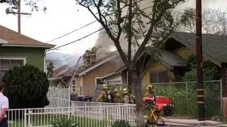 Large fire burns in house near Downtown Long Beach