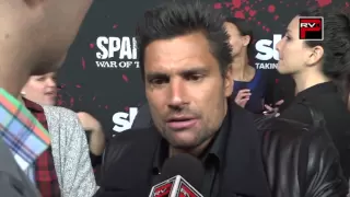 Manu Bennett talk about Andy Whitfield at @spartacus_starz premiere