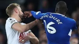 Everton Doucoure Red card for Hitting Harry kane in his Face - Everton Doucoure Red . …..