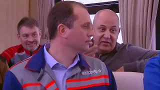 Путин пообщался со строителями Крымского моста в поезде за стаканом чая