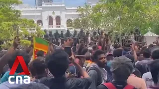 Sri Lanka crisis: Protesters clash with police across Colombo