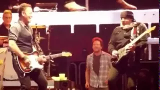 Highway To Hell   Eddie Vedder w Bruce Springsteen & Tom Morello   2014 02 15  Melbourne  Multcam