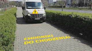 Kierowco, na chodniku są piesi!