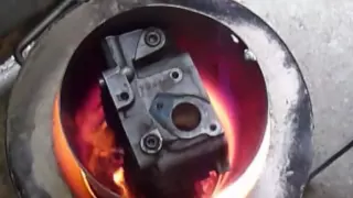 Aluminium Cylinder head melted in a Mega crusible.wmv