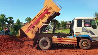 Bulldozer loading truck | Dump trucks working | Dump truck, Mobil truck | Bulldozer