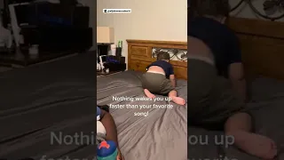 Parents wake up toddler to his favorite song and his reaction is so adorable ❤️❤️