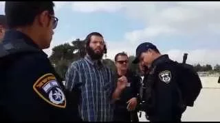 Jewish Man says "Shema Yisrael" on Temple Mount and is Removed by Police