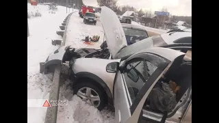 Трое взрослых и двое детей пострадали в ДТП в Удмуртии, ещё одна женщина погибла.