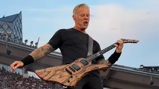 Metallica-Sad but True- from the snake pit view-James talks to audience- Gothenburg 16.06.2023