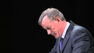 Chancellor McRaven speaks to UTSW graduates