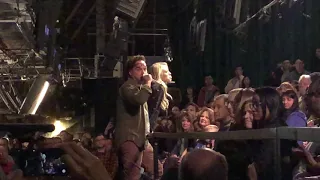 Johnny Galecki and Kaley Cuoco of The Big Bang Theory address the audience for the last time.