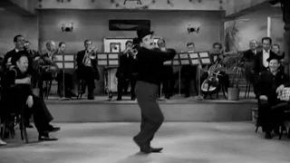 Charlie Chaplin gibberishes "Je cherche après Titine" - A French song to "The Modern Times" #chaplin