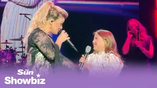 Kelly Clarkson and Daughter River Rose Sing Heartbeat Song Together 16x9