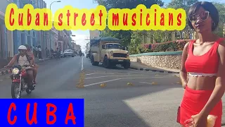 Músicos callejeros en Cuba. Street musicians in Cuba. Dando el Corazón 4k