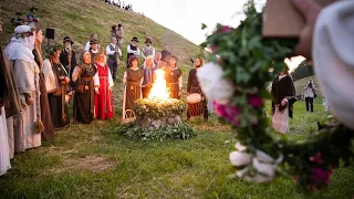 Pusšimtį puoselėjamos Joninių tradicijos Kernavėje ir šiandien sužibo įspūdinga švente