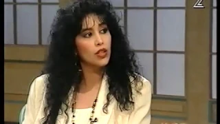 עפרה חזה בריאיון בתוכנית "רשות הבידור" עם דודו טופז, שרה "לאורך הים" - 03.03.1994