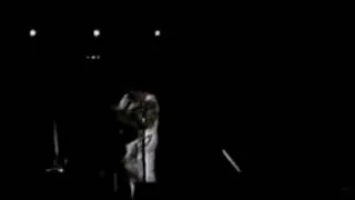 Queen-Another 1 Bites The Dust Live In Vienna 1986