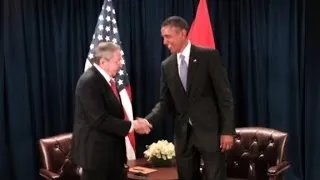 Barack Obama and Raul Castro meet at U.N.