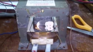 Зарядное устройство из трансформатора СВЧ.  The charger transformer of a microwave.