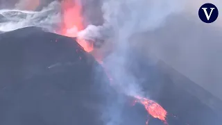 Un colapso parcial del cono del volcán de La Palma abre una nueva gran fuente de lava