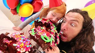 CAKE SURPRiSE PARTY with ADLEY!! Learning to make & decorate birthday cake with Dad 🧁 (Mom Hands)