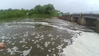 Ловля хижака біля дамби. Рибалка на р.Горинь. Браконьєри на дамбі