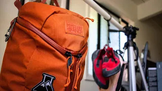 What's In My Climbing Bag 2020 | Bouldering Gear Essentials, Shoes, Chalk Bag