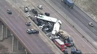 At least 5 killed in crash on icy Texas interstate