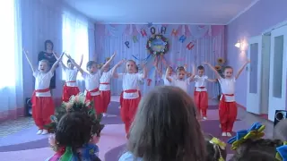Патріотичний танець в дитячому садку (ДНЗ "Казка", смт. Катеринопіль)