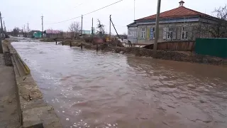 Паводок затопил дороги. Несколько сел Волгоградской области отрезаны водой от большой земли