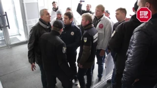 Тітушки Григоровича напали на журналістів "СтопКору"