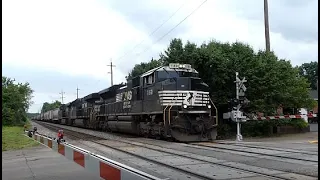 Grain Train With A Red Fred Past Malfunctioning Railroad Crossing! | Jason Asselin