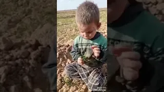 UKRAINE SMALL CHILD WAS EATING GRASS DUE TO WAR THERE WAS NO FOOD