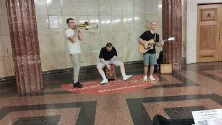 Dabro - Юность - песню сыграло и спело трио музыкантов в метро Москвы #metro