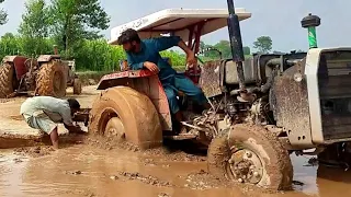 Crazy Tractors in Mud |  Massey Ferguson 265 Tractor Stuck in Mud |  Rescued with Fiat