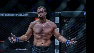 Боец MMA из Белоруссии возмутил фанатов нокаутом после гонга