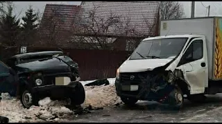 На лысой резине по встречке: лобовое ДТП в Каменке Ленобласти