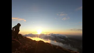 迫り来る雲海からの日の出【タイムラプス動画】