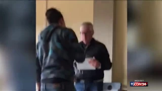 Bullo insulta il professore malato. Minacce, offese e aggressione a Lucca. 18 aprile 2018