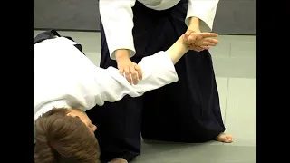 Shomen uchi nikyo (osae) | Справочник техник айкидо | Aikido techniques reference