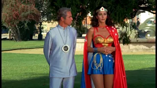 Wonder Woman (Skirt & Cape) Uses Golden Lasso On Andros 1080P BD