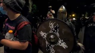 Protesters Carry Chain Link Fences to Block Off Portland Federal Courthouse