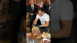 Salt Bae Cutting & Serving Steak Himself at Nusret Steakhouse Las Vegas #nusret #saltbae