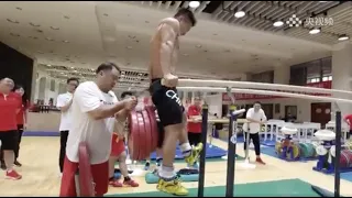 LU Xiaojun does 100kg dips (first time after 6,7 years) Footage from Sep 2020